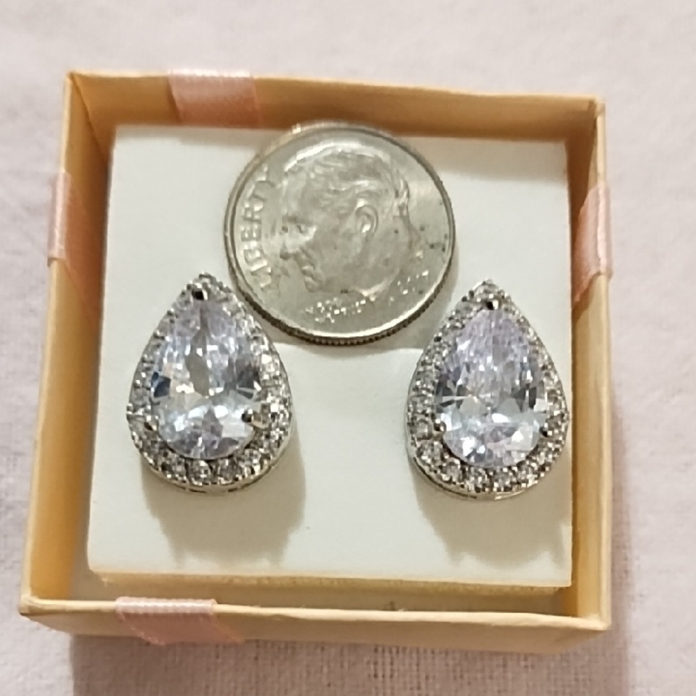 🇺🇸 Clearance 🇺🇸Elegant Silver Tone Teardrop Earrings